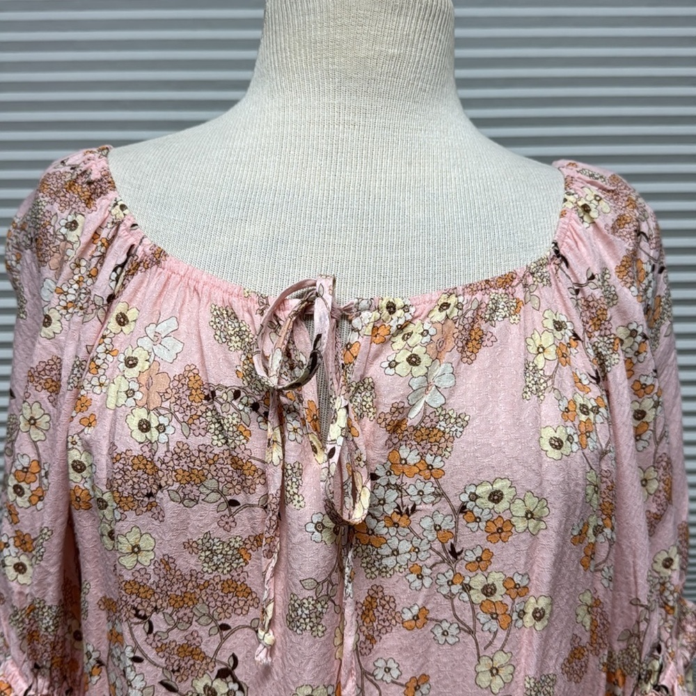 Status by Chenault NWT Pink Coral Flared 3/4 Length Sleeve Floral Peasant Top - Picture 4 of 11